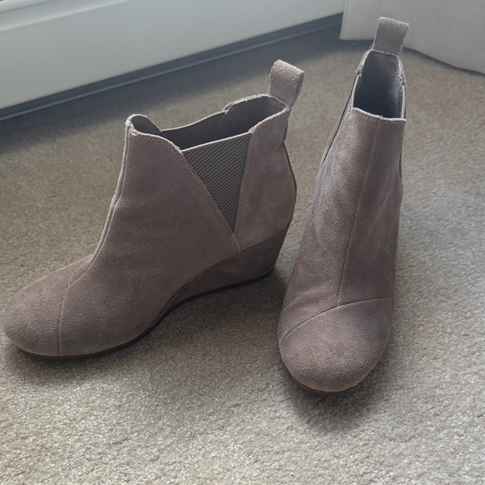 TOMS Suede Taupe Ankle Boots size 7 1/2